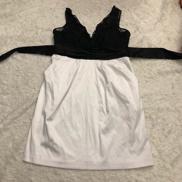 HOT ITEM Black and White Silky dress - Picture 2 of 7